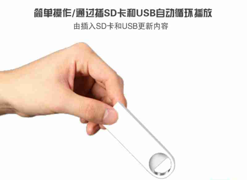当增加(右)和师傅冯光伟一起整理邮件(央广网记者 张海东 摄)